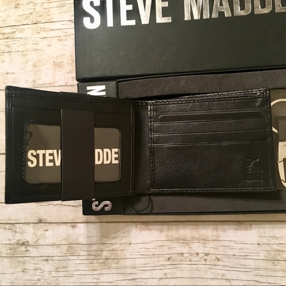 Steve Madden Men’s Wallet and Key Chain Set - Picture 8 of 8